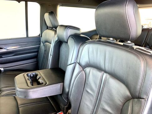 Used 2022 Jeep Wagoneer Series III w/ Convenience Group I RWD image 14
