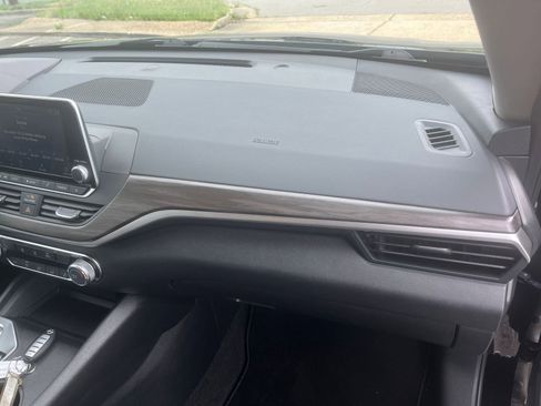 Used 2025 Nissan Altima 2.5 SV FWD image 35