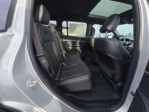 New 2025 Jeep Grand Cherokee Limited image 14