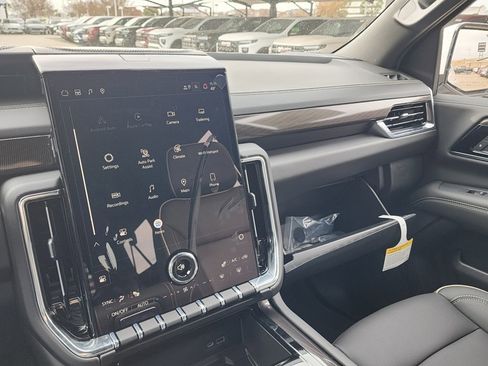 New 2026 GMC Yukon XL Elevation image 37