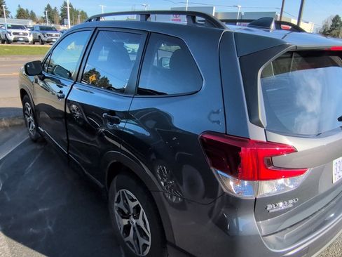 Used 2023 Subaru Forester Premium image 9