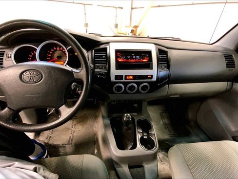 Used 2010 Toyota Tacoma 4x4 Regular Cab image 13