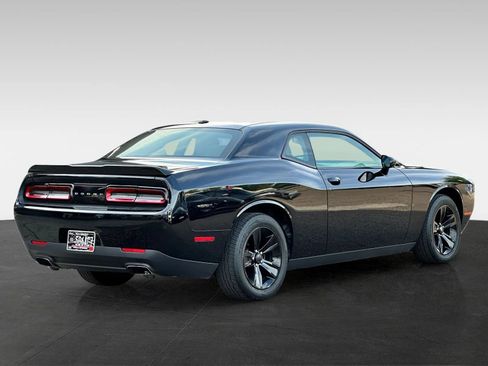 Used 2017 Dodge Challenger SXT RWD image 7
