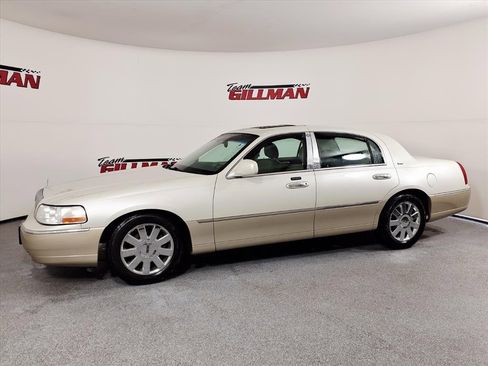 Used 2004 Lincoln Town Car Ultimate image 4