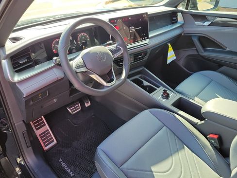 New 2026 Volkswagen Tiguan SE R-Line FWD image 30