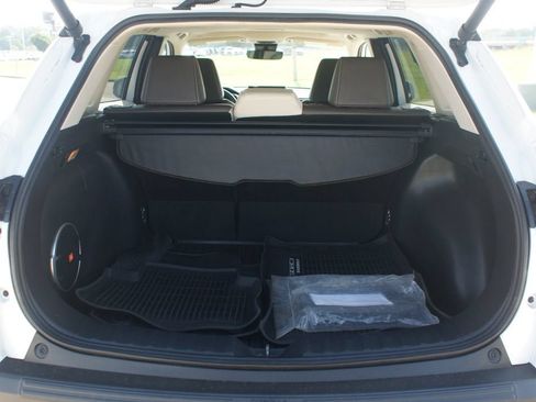 Used 2022 Toyota Corolla Cross XLE w/ Convenience Package FWD image 17