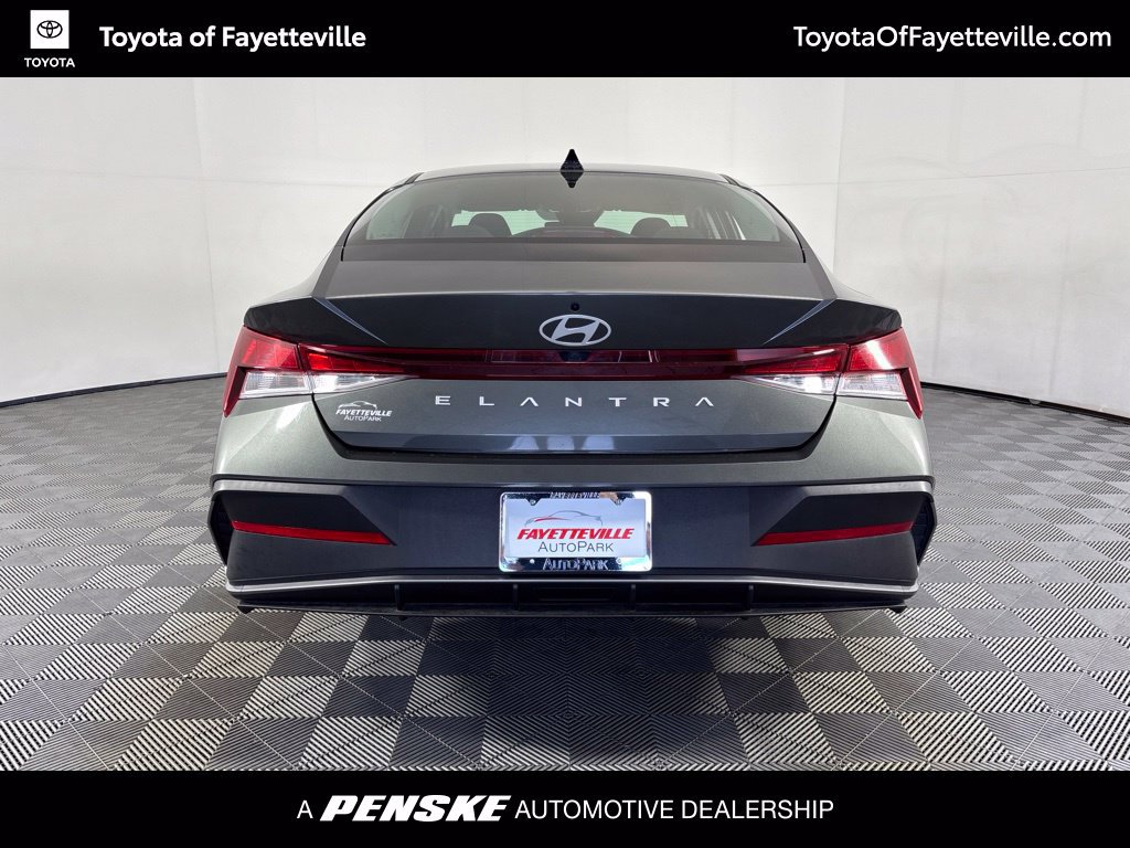 Used 2024 Hyundai Elantra SEL FWD image 4