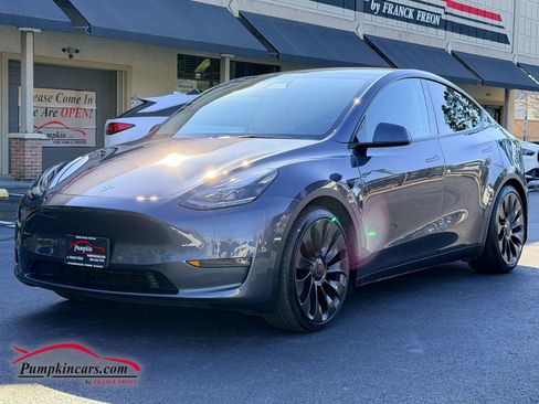 Used 2023 Tesla Model Y Performance image 2