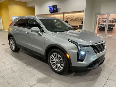 Certified 2024 Cadillac XT4 Premium Luxury image 8