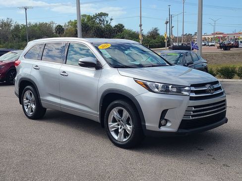 Used 2018 Toyota Highlander Limited image 3