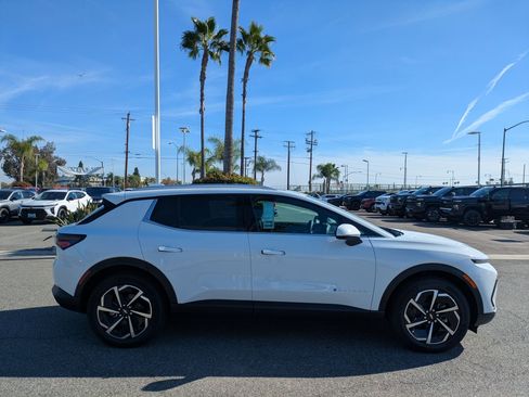 Used 2026 Chevrolet Equinox EV LT w/ LPO, All-Weather Mat Package AWD/4WD image 6