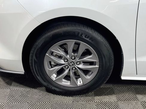 Certified 2023 Toyota Sienna XLE FWD image 29