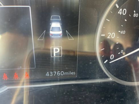 Used 2024 Nissan Versa SV w/ Trunk Package FWD image 1