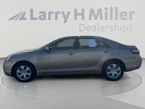 Used 2007 Toyota Camry LE FWD image 2