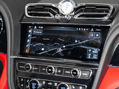 Used 2025 Bentley Bentayga Extended Wheelbase image 45