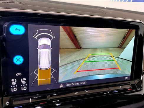 Used 2025 Volkswagen Atlas SE FWD image 17