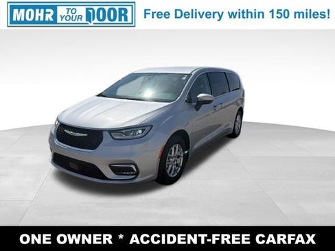 Used 2023 Chrysler Pacifica Touring-L image 1