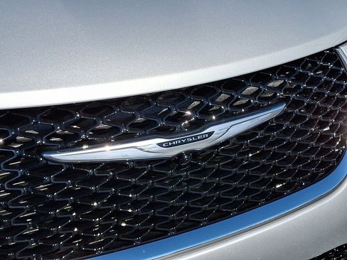 New 2026 Chrysler Pacifica Select image 21