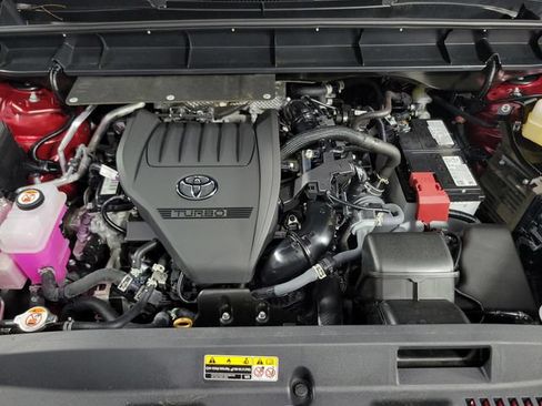 Used 2025 Toyota Highlander XLE FWD image 15