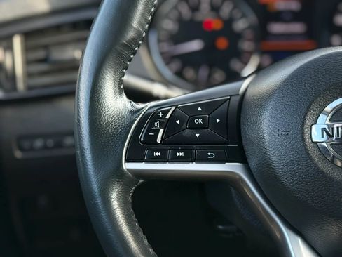 Used 2018 Nissan Rogue SV AWD/4WD image 28