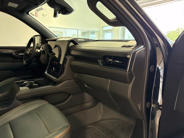 Used 2025 GMC Yukon XL AT4 w/ AT4 Premium Package AWD/4WD image 29