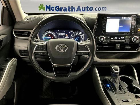 Used 2021 Toyota Highlander XLE image 5