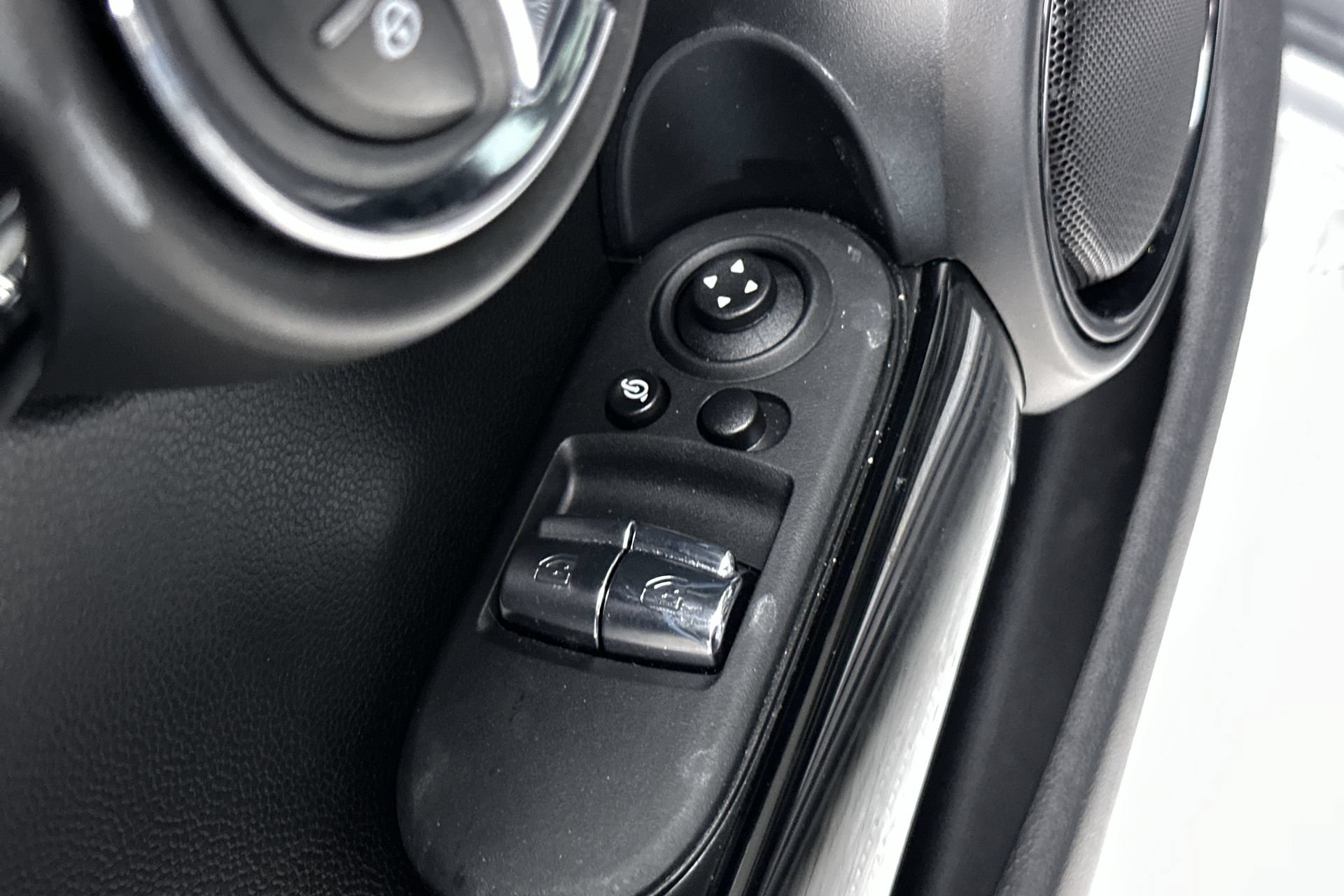 Certified 2024 MINI Cooper SE w/ Signature Upholstery Package FWD image 16
