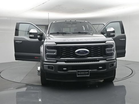 Certified 2023 Ford F450 Platinum w/ FX4 Off-Road Package AWD/4WD image 39