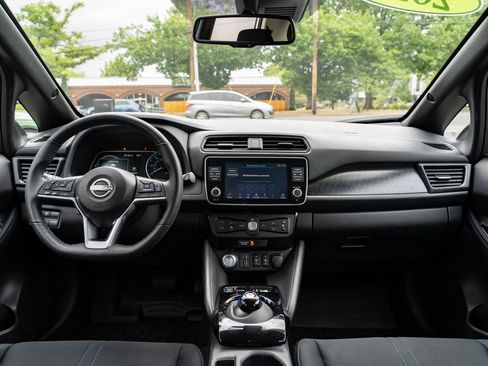 Certified 2025 Nissan Leaf SV Plus FWD image 9
