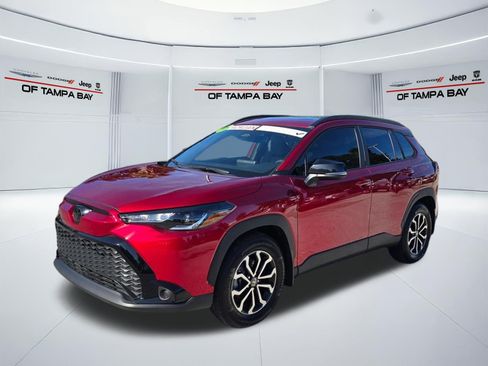Used 2025 Toyota Corolla Cross AWD Hybrid w/ Moonroof Package image 2