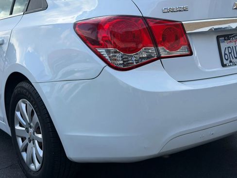 Used 2011 Chevrolet Cruze LS image 14