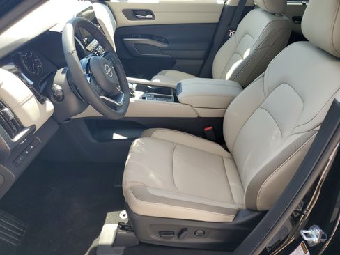 New 2025 Nissan Pathfinder SL image 12