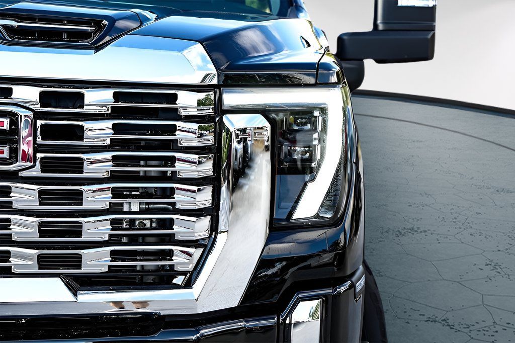 Used 2025 GMC Sierra 2500 Denali w/ Denali Reserve Package AWD/4WD image 9