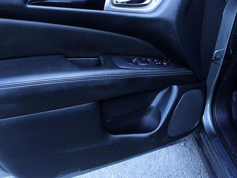 Used 2019 Nissan Pathfinder S image 9