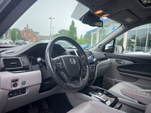 Used 2018 Honda Pilot Touring image 13