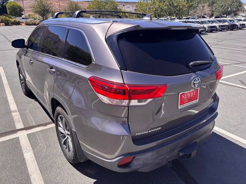 Used 2019 Toyota Highlander XLE AWD/4WD image 7