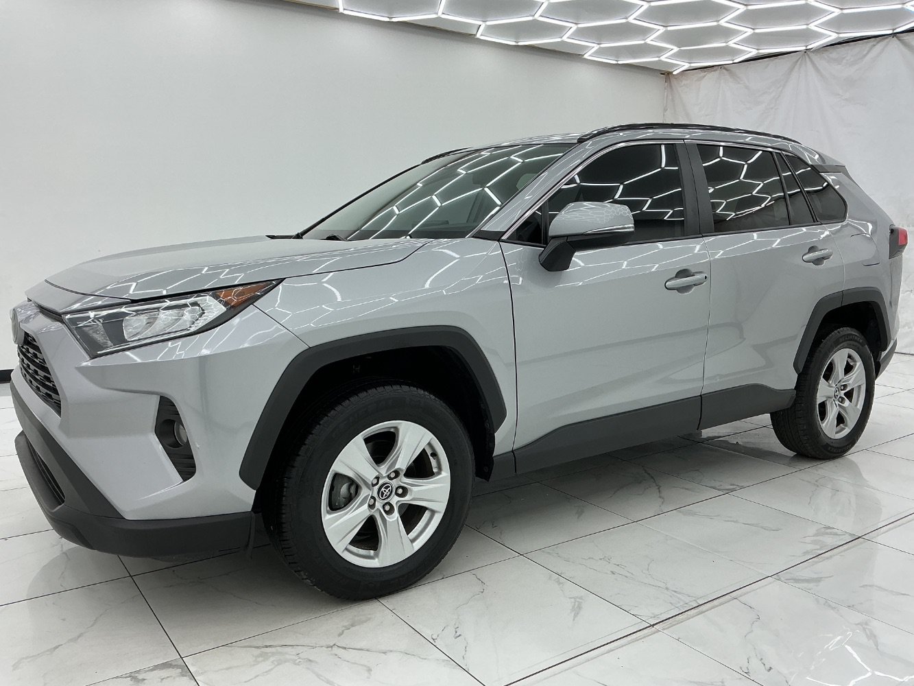 Used 2020 Toyota RAV4 XLE FWD image 6