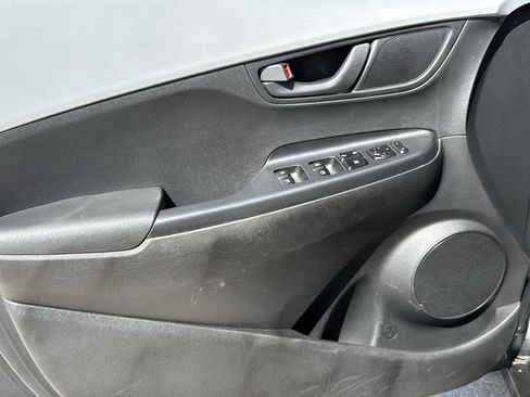 Used 2018 Hyundai Kona SE FWD image 19