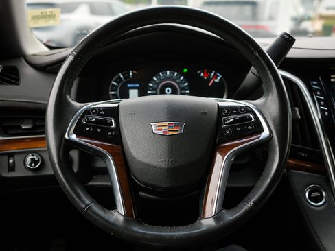 Used 2020 Cadillac Escalade 4WD image 17