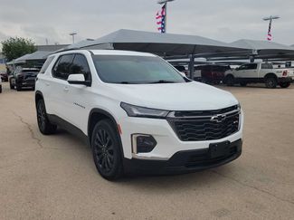Used 2023 Chevrolet Traverse RS FWD video 2