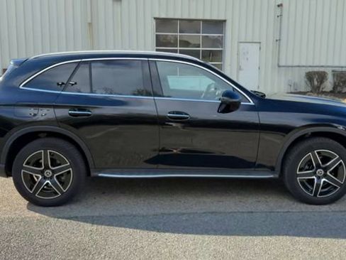Used 2026 Mercedes-Benz GLC 300 4MATIC image 3