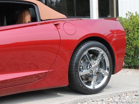 Used 2015 Chevrolet Corvette Stingray Convertible w/ 2LT Preferred Equipment Group RWD image 14