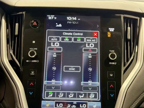 Used 2025 Subaru Outback Premium AWD/4WD image 13