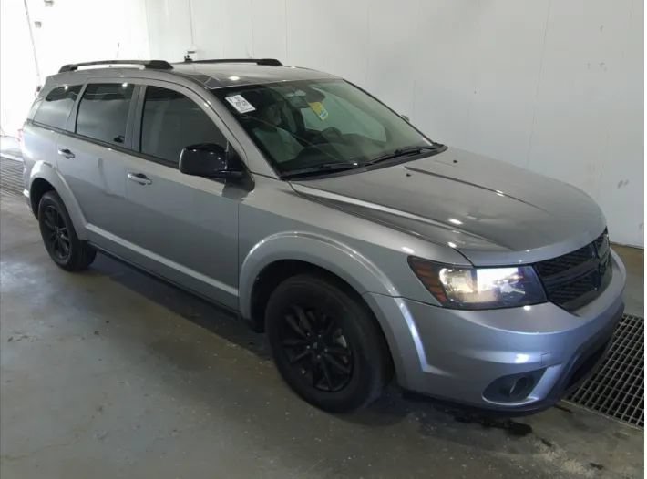 Used 2019 Dodge Journey SE FWD image 1