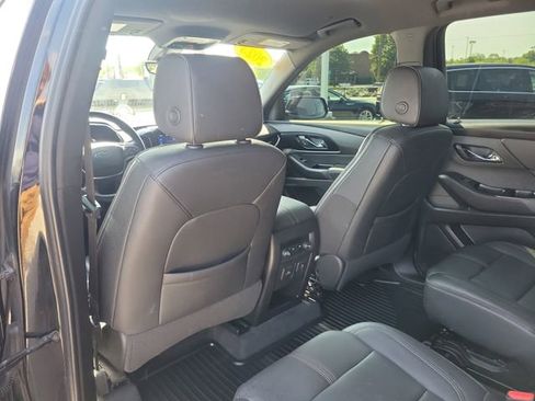 Used 2023 Chevrolet Traverse RS FWD image 11