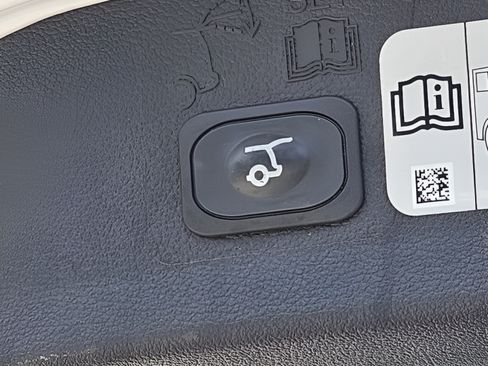 Used 2019 Ford Escape Titanium FWD image 27