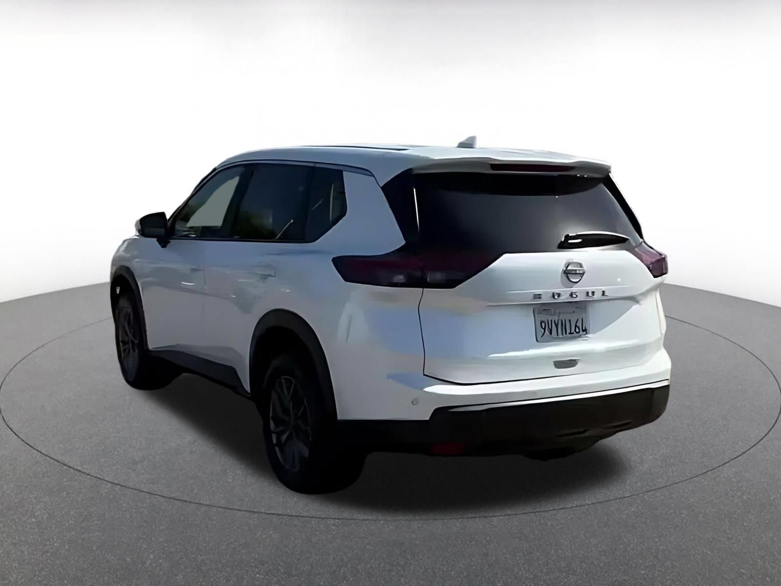 Used 2026 Nissan Rogue SV FWD image 8