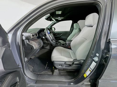 Certified 2025 Toyota Tacoma SR5 AWD/4WD image 20