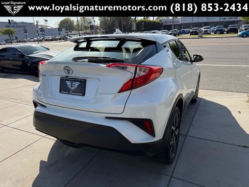 Used 2018 Toyota C-HR XLE image 7