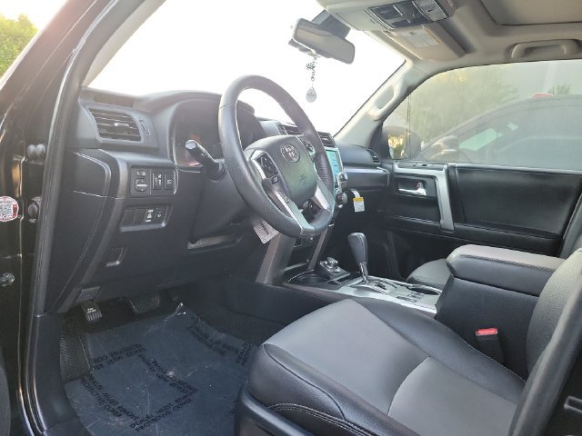 Used 2022 Toyota 4Runner SR5 Premium w/ Moonroof Package AWD/4WD image 10